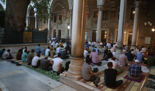 Eyüpsultan'da şehitler için kurban kesildi