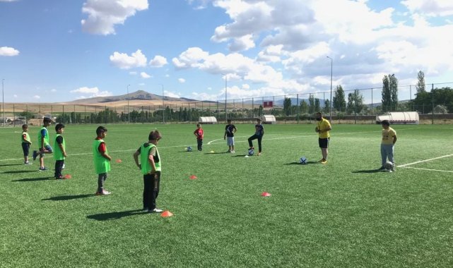 Felahiye&#039;de futbol coşkusu