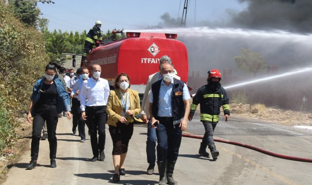 Gaziantep'te depoda çıkan yangına müdahale sürüyor
