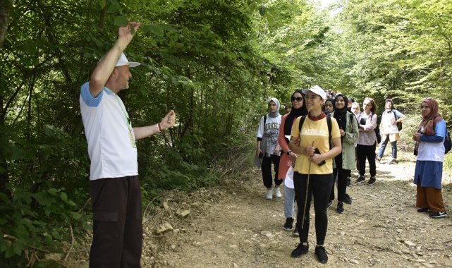 Gençler kampta stres attı