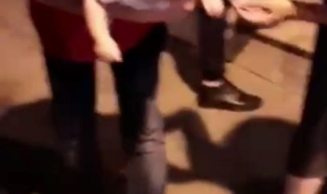 Güngören&#039;de boğazına cisim kaçan çocuğu ailesi koşarak hastaneye yetiştirdi