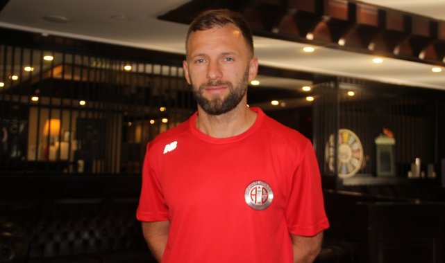 Hakan Özmert: "Antalyaspor forması altında futbolu bırakmak istiyorum"