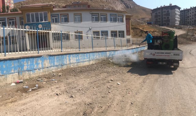 Hakkari belediyesi kurban kesim yerlerini ilaçladı