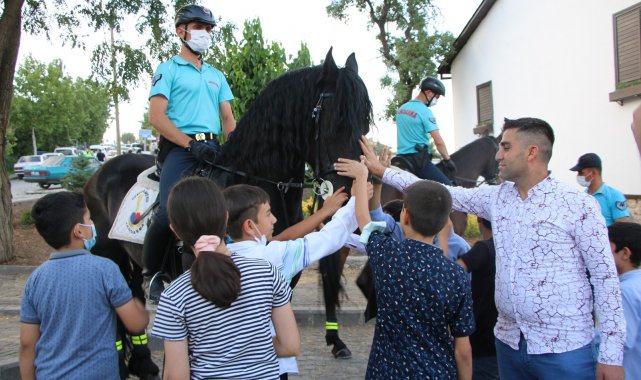 Harput'ta atlı jandarma timlerine yoğun ilgi