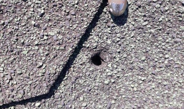 Havaya atılan serseri mermiler 4 evin çatısını deldi