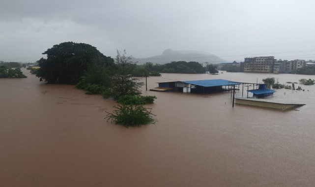 Hindistan'ı sel ve heyelan vurdu: 36 ölü