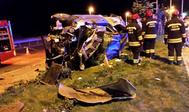 Hurdaya dönen otomobildeki 6 kişi kazadan yaralı kurtuldu