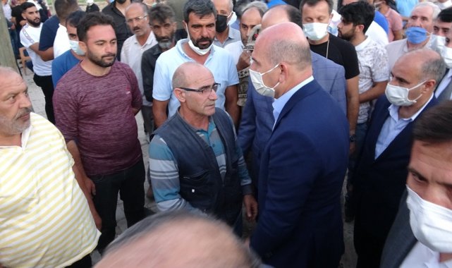 İçişleri Bakanı Soylu'dan katledilen ailenin yakınlarına taziye ziyareti