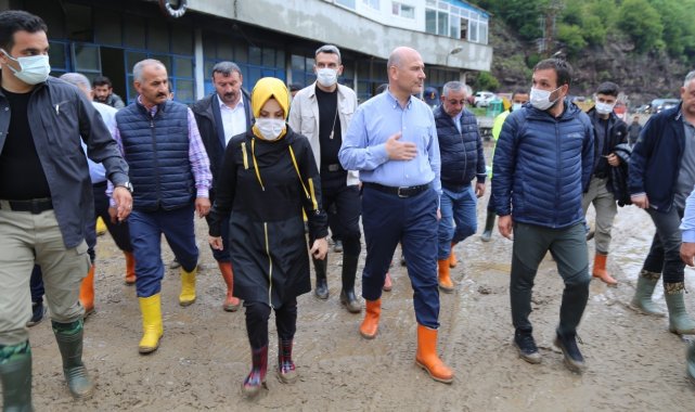 İçişleri Bakanı Süleyman Soylu selden etkilenen Artvin'in Murgul ilçesinde incelemelerde bulundu
