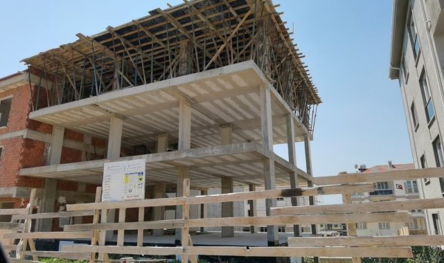 İnşaatın 3. katından düşen genç işçi ağır yaralandı