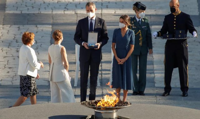 İspanya&#039;da Covid-19 nedeniyle hayatını kaybedenler törenle anıldı