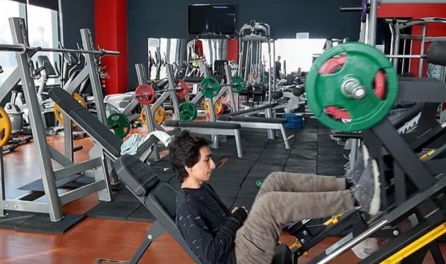 Isparta'da bir spor salonu aşıya teşvik için aşı kimliği uygulamasına geçti