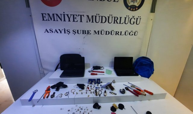 İstanbul&#039;da hırsızlık çetesi çökertildi: Klozette 50 bin lira değerindeki altın böyle bulundu