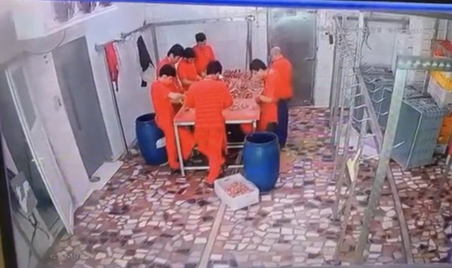 İstanbul'da korkunç cinayet kamerada: "Kokuyorsun" dedi diye kalbinden bıçaklandı