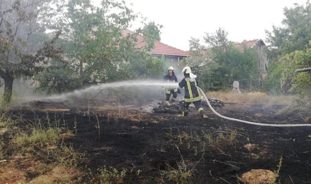İtfaiyeciler ziyareti yarıda bırakıp yangına koştu