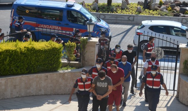 Jandarma'dan insan tacirlerine operasyon: 10 gözaltı