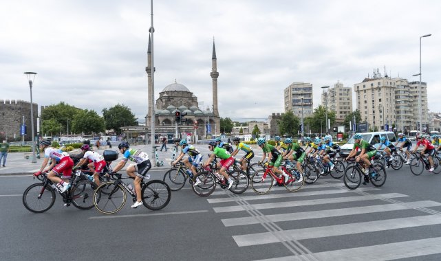 Kadın sporcular 107 kilometre pedal çevirdi