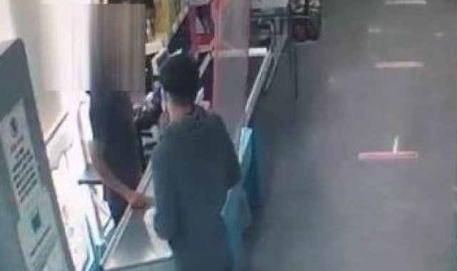 Kahraman kasiyer hırsızlık girişimini engelledi