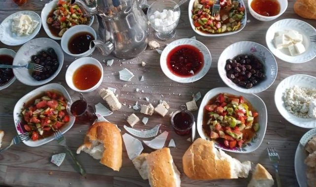 Kahvaltı sofrasının ortasına maganda kurşunu düştü