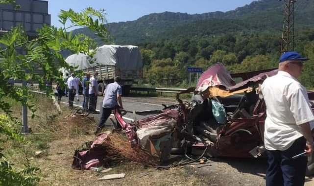 Kamyonla çarpışan pikap sürücüsü ağır yaralandı
