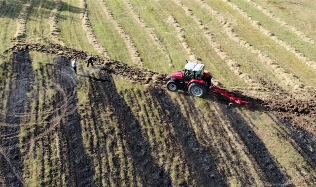 Karabük'te ekin tarlasındaki yangın ormana sıçramadan söndürüldü