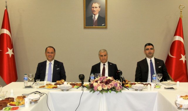 Kartal ve Beylikdüzü Belediye Başkanları, Erzincan&#039;da gazetecilerle bir araya geldi