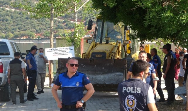 Kaş'ta kıyı işgali yapan işletme yıkıldı, plaj vatandaşa ücretsiz açıldı