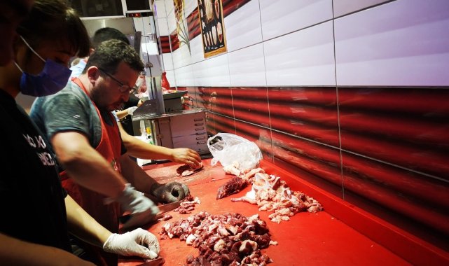 Kasaplarda yoğun kurban mesaisi