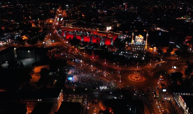 Kayseri semaları 15 Temmuz selaları ile inledi
