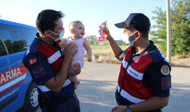 Kazada annesi yaralanan minik Zeynep için jandarma ekipleri seferber oldu