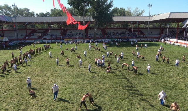 Kırkpınar&#039;da 54 başpehlivan kol bağladı