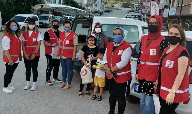 Kızılay'dan çocuklara bayram hediyeleri