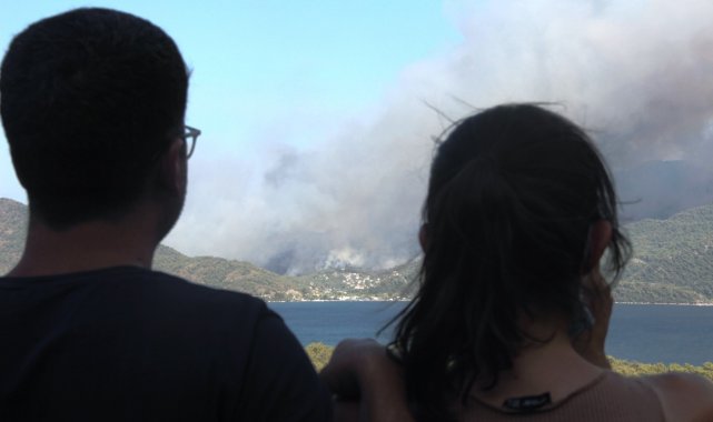 Korku dolu gözlerle yangını izlediler