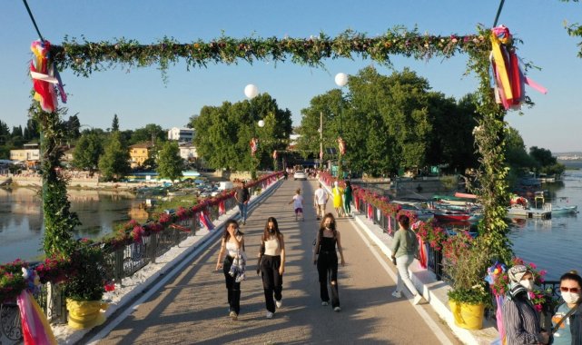 Küçük Venedik&#039;te çiçek şenliği
