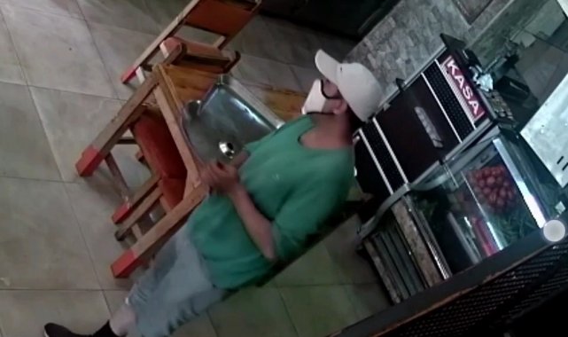 Küçükçekmece&#039;de cep telefonu hırsızlığı kamerada