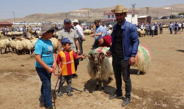 Kurban Bayramı arefesinde canlı hayvan pazarında yoğunluk arttı