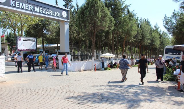 Kurban Bayramı öncesi Aydın'da mezarlıklar ziyaretçilerle doldu