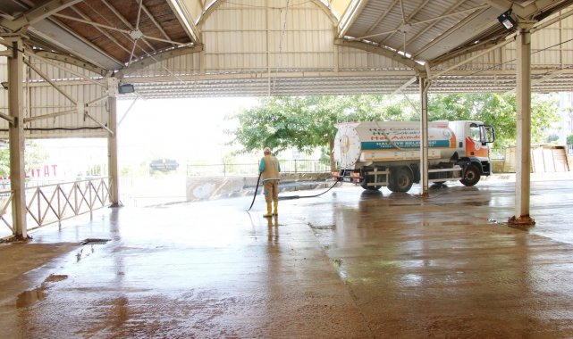 Kurbanlık hayvan kesim yerlerinde yoğun temizlik mesaisi