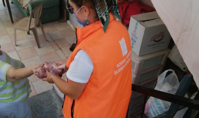 Kuşadası'nda, sosyal belediyecilik mesaisi bayramda da sürdü