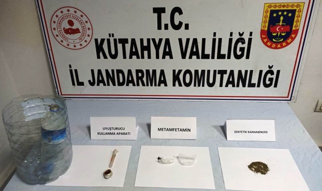 Kütahya'da araç içerisinde uyuşturucu kullanan 2 kişi gözaltına alındı