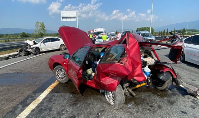 Kuzey Marmara Otoyolu'nda iki araç çarpıştı: 1 ağır, 4 yaralı