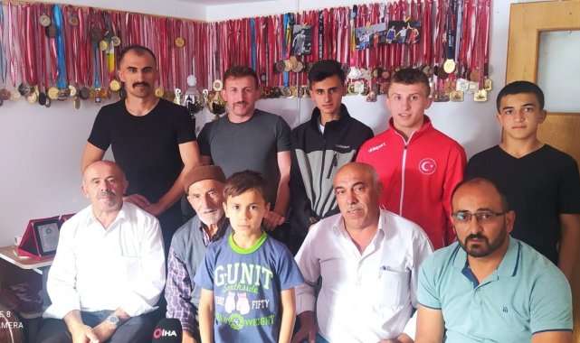 Madalya koleksiyoncusu aile