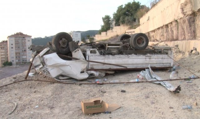 Maltepe&#039;de, 15 metre yüksekten yuvarlanan araçtan atlayarak kurtuldu