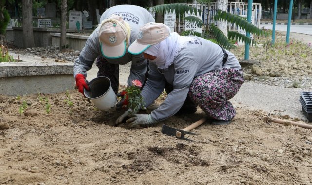 Manisa Büyükşehir'den mezarlıklara bayram öncesi bakım