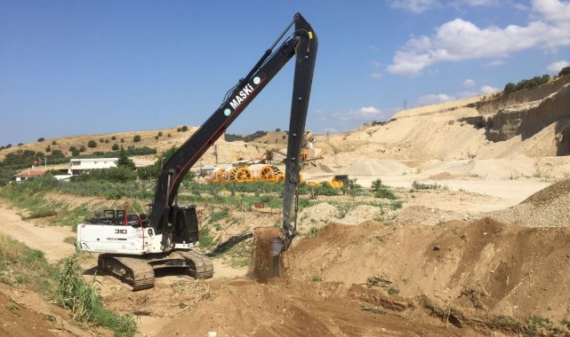 MASKİ bir yandan dereleri temizliyor bir yandan mahallelere içme suyu sağlıyor