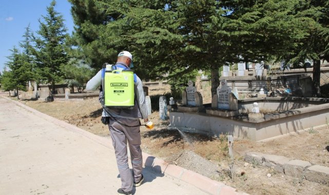 Melikgazi'de mezarlıklar bayrama hazır