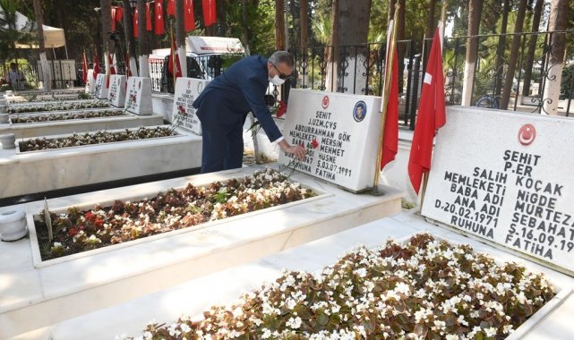 Mersin şehitliğinde hüzünlü bayramlaşma