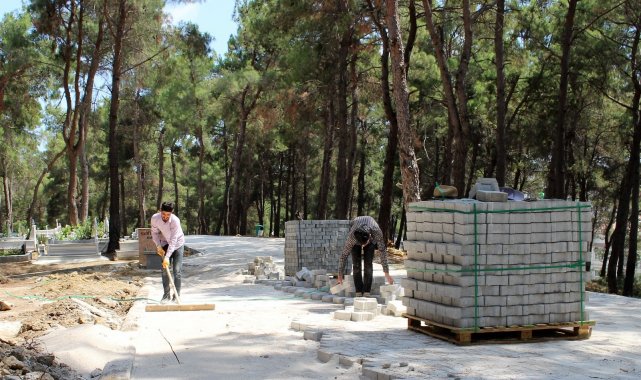 Mezarlıklarda bayram hazırlığı