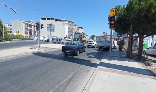 Minibüsle çarpıp hakaret ettiler, zorla başörtüsünü çıkardılar