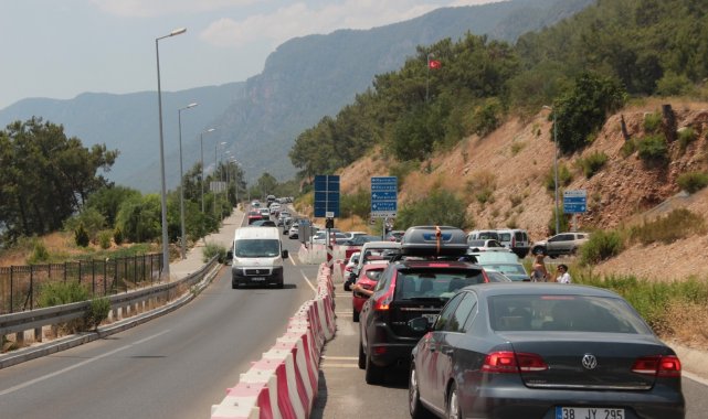 Muğla'nın dört bir tarafında trafik kilitlendi